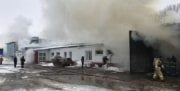 25 пожарных почти полтора часа тушили полыхавшее здание в Новомосковске
