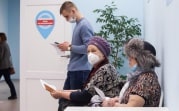 Заболевших россиян предлагают освободить от работы на три дня без больничного