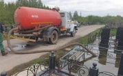 С кладбища в Новомосковске начали откачивать воду