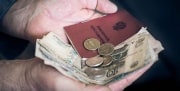 Новомосковская пенсионерка прописала в своей квартире мигрантов