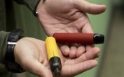 Госдума подготовила поправки о запрете продажи вейпов несовершеннолетним