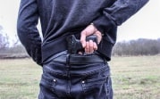Житель Новомосковска открыл стрельбу на улице: суд отобрал пистолет и назначил штраф