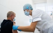 Роструд разъяснил правила отстранения непривитых сотрудников от работы