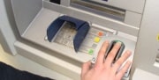 В Белеве мужчина вместо квартиры снял деньги с карты потерпевшей