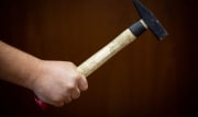 В Донском пьяный мужчина ударил сожительницу молотком по голове