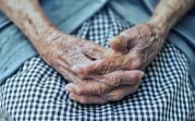 Тульская полиция ищет женщину, которая обокрала пенсионерку