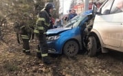 В Новомосковске маршрутка влетела в бок легковушке