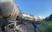 В Тульской области при сходе вагонов грузового поезда с рельсов погиб мужчина