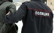 В Новомосковске женщина устроила скандал в отделе полиции из-за задержания сына