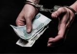 Жительница Новомосковска заплатит полмиллиона рублей за дачу взятки