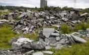 В поле под Алексином неизвестные складируют строительные отходы