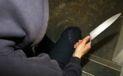 Житель Богородицка напал с ножом на двух мужчин в баре