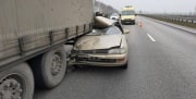 На трассе в Тульской области иномарка влетела под грузовик