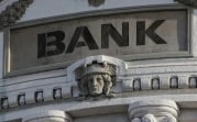Банки начали ограничивать кредитование работников проблемных отраслей