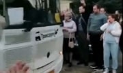Жители Новомосковска проводили мобилизованных земляков аплодисментами