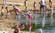 Эксперты рассказали, можно ли заразиться коронавирусом во время купания