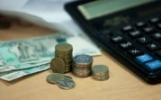 Россиян с низкой зарплатой могут освободить от уплаты НДФЛ