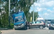 В Новомосковске «Газель» едва не опрокинулась после столкновения с «Фольксвагеном»