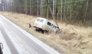 В Тульской области «буханку» на гололеде выкинуло в кювет