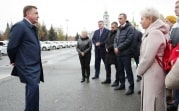 Алексей Дюмин передал 91 автомобиль медработникам