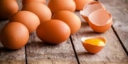 В Роскачестве рассказали, как выбрать правильные куриные яйца
