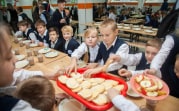 Роспотребнадзор напомнил, как должно быть организовано школьное питание