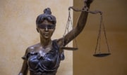 Жительница Кимовска поскользнулась у входа в больницу и отсудила 150 тысяч рублей