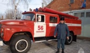 Пожарный из Кимовска в свой выходной потушил горящую баню лопатой и снегом