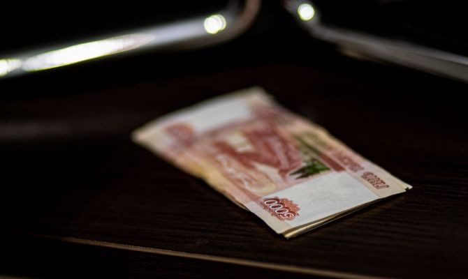 Мошенники похитили 2,16 млн рублей у пенсионера в Новомосковске
