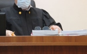 В Новомосковске сотрудницу «Азота» оштрафовали за вмешательство в работу проверяющих