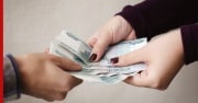 Коронавирус может передаваться через наличные деньги