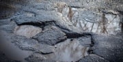Дорожный хаос: в Новомосковске на проезжей части нашли множество нарушений