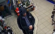 В Новомосковске магазинный вор попал на камеры видеонаблюдения