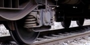 Поезд влетел в легковушку на переезде в Тульской области