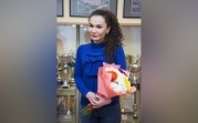 Жительницу Новомосковска наградили за спасение внедорожника от огня