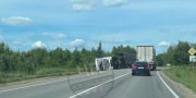 В Новомосковском районе опрокинулась фура