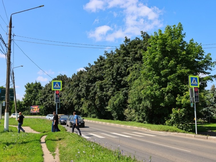 В Новомосковске заработали новые светофоры с кнопками на улицах Пашанина и Куйбышева