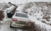 В Кимовском районе ребенок выпрыгнул из укатившейся в кювет машины