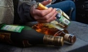 Ограбили и избили бутылкой: в Новомосковске вынесли приговор двум жителям общежития