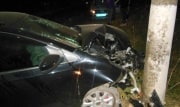 В Донском 26-летний пьяный водитель с пассажиркой врезался в столб