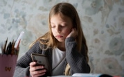 В школах ограничили использование мобильных телефонов