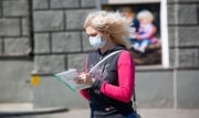 Когда россияне смогут выходить на улицу без масок