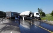 В Тульской области грузовик влетел в колонну МЧС: пострадали пять спасателей