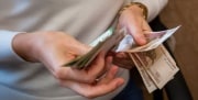 Клиентам МФО изменят размер платежей