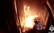 В Новомосковске огнеборцы при пожаре в квартире спасли трех взрослых и ребёнка