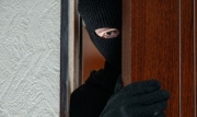 Житель Новомосковска украл у пьяной подруги 7,5 тысяч рублей